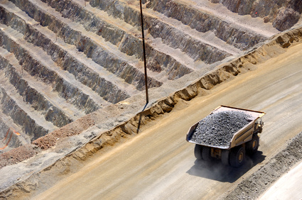 Mit dem Hedging sichern sich Bergbau-Unternehmen gegen fallende Goldpreise ab.