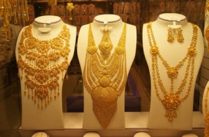Gold  Halsketten (wira91 - Fotolia.com)