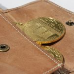 Goldmünze im Geldbeutel