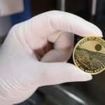 Super-Pit-GoldmünzeHand