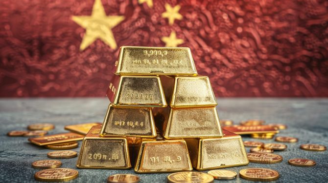 Goldbarren China-Flagge – Symbolbild für ETF-Abflüsse aus China