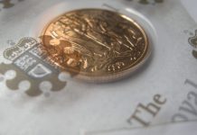 Gold-Rekord treibt Rückkäufe: Royal Mint meldet höchsten Goldankauf aller Zeiten Goldmünze der Royal-Mint in Blisterverpackung - Symbolbild für steuerfreie Rückkäufe