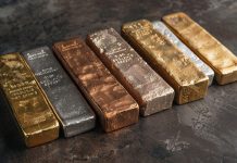 Kupferpreis: Rekordhoch über 14.000 USD – Spekulationswelle aus China treibt Metalle Metallbarren unter anderem aus Kupfer, Gold und Silber als Symbol für Rohstoffrally