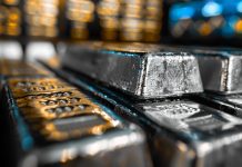 Edelmetall-ETFs bleiben unter Druck – Silberfonds mit Milliarden-Abflüssen Silberbarren als Symbol für Milliarden-Abflüsse im Silber-ETF