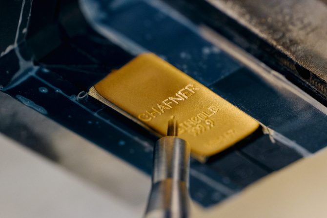 Goldbarren der Scheideanstalt C.Hafner aus Recycling-Gold – das Unternehmen produziert Barren aus aufbereitetem Edelmetall Goldbarren der Scheideanstalt C.Hafner aus Recycling-Gold – das Unternehmen produziert Barren aus aufbereitetem Edelmetall